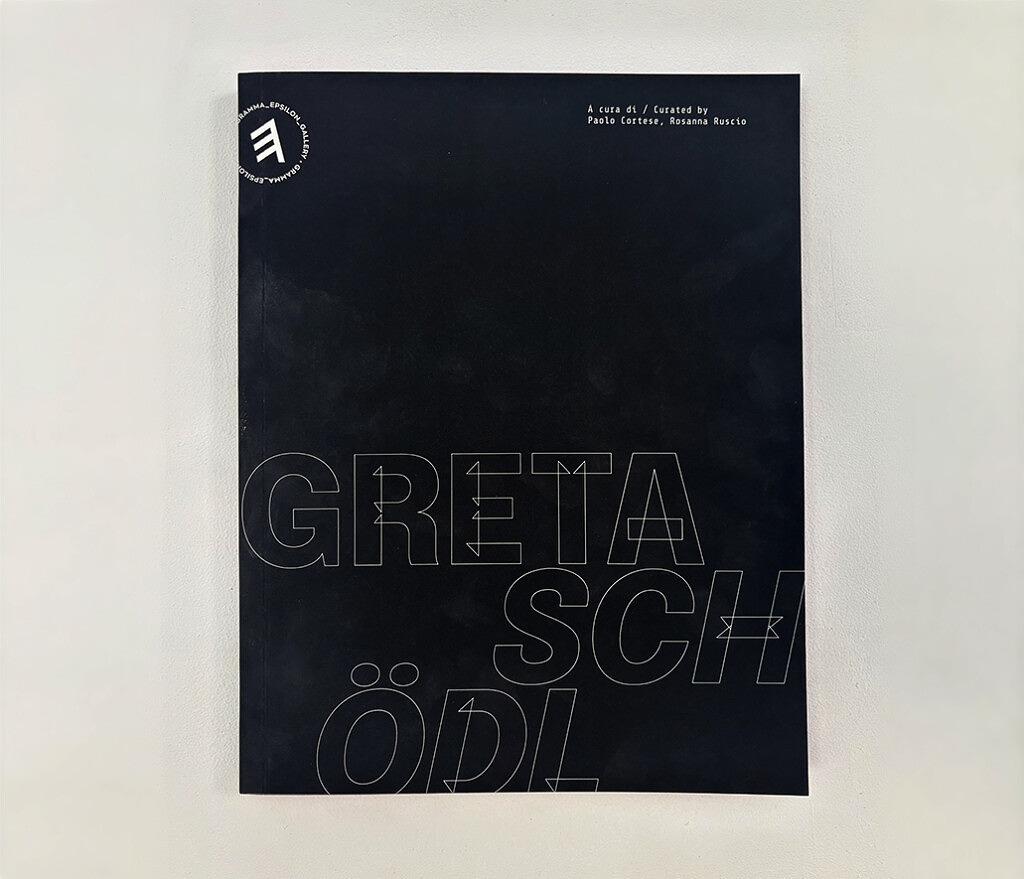Copertina_catalogo_della_mostra_warp_of_light_di_Greta_Schodl